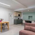 Front - 3 Bedrms With Ac, Free Parking And Wifi Апартаменты *