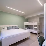 Front - 3 Bedrms With Ac, Free Parking And Wifi Апартаменты