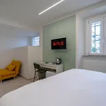 Апартаменты Front - 3 Bedrms With Ac, Free Parking And Wifi *
