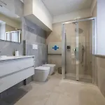 Front - 3 Bedrms With Ac, Free Parking And Wifi Апартаменты *