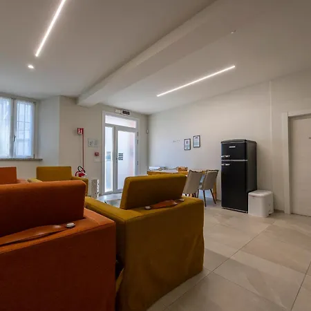 Front - 3 Bedrms With Ac, Free Parking And Wifi *
