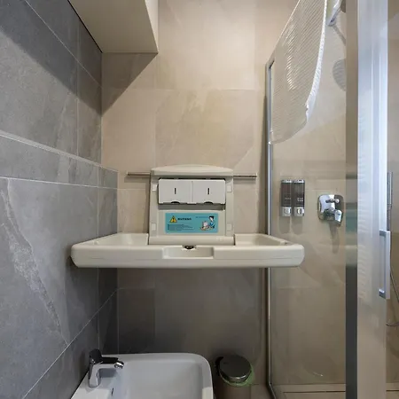 Апартаменты Front - 3 Bedrms With Ac, Free Parking And Wifi