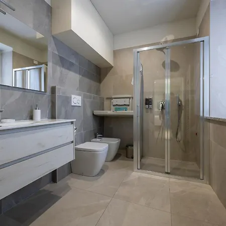 Апартаменты Front - 3 Bedrms With Ac, Free Parking And Wifi Olginate
