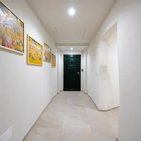 Front - 3 Bedrms With Ac, Free Parking And Wifi Апартаменты Olginate