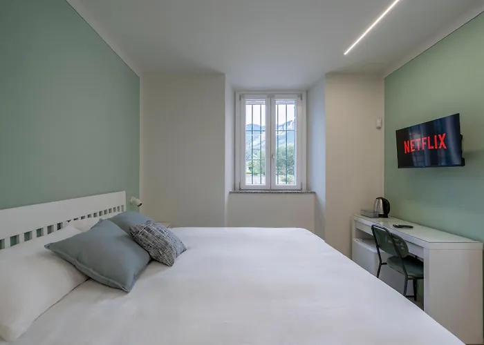 Апартаменты Front - 3 Bedrms With Ac, Free Parking And Wifi *