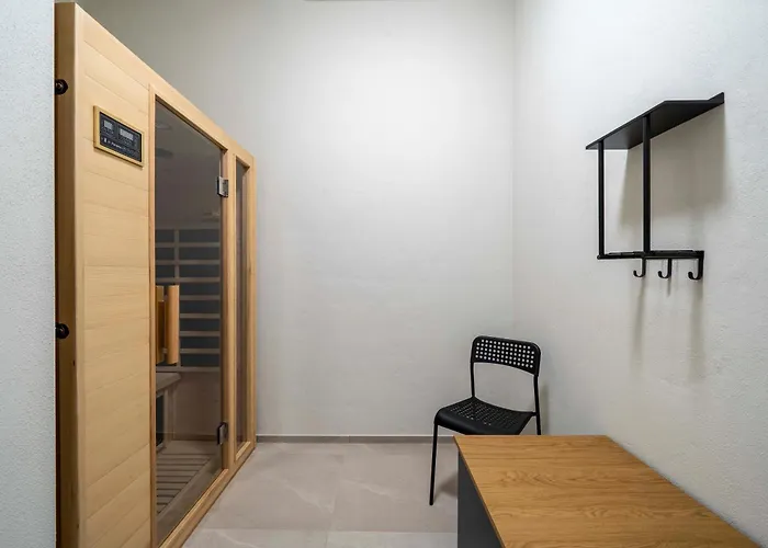 Апартаменты Front - 3 Bedrms With Ac, Free Parking And Wifi