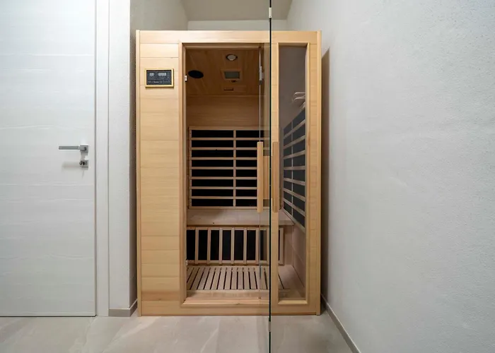 Апартаменты Front - 3 Bedrms With Ac, Free Parking And Wifi