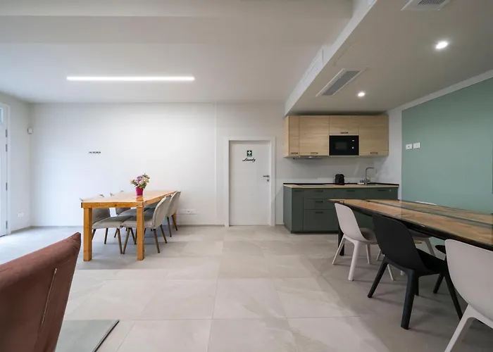 Front - 3 Bedrms With Ac, Free Parking And Wifi Апартаменты Olginate