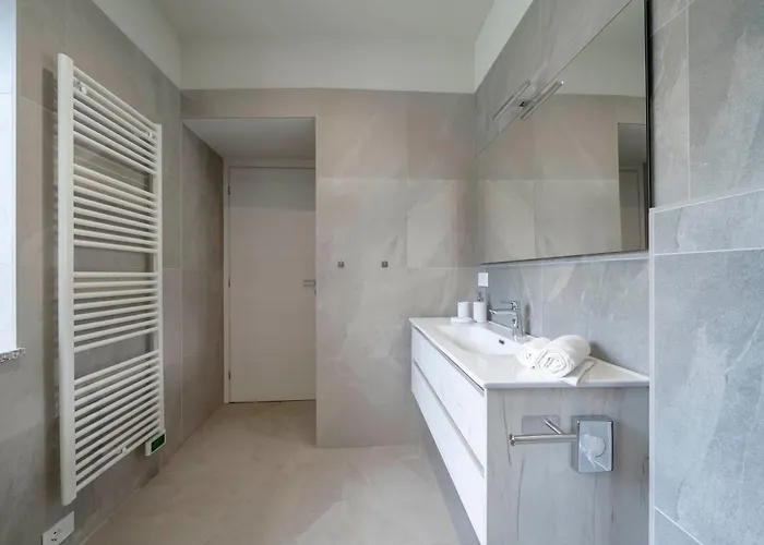 Front - 3 Bedrms With Ac, Free Parking And Wifi Апартаменты *