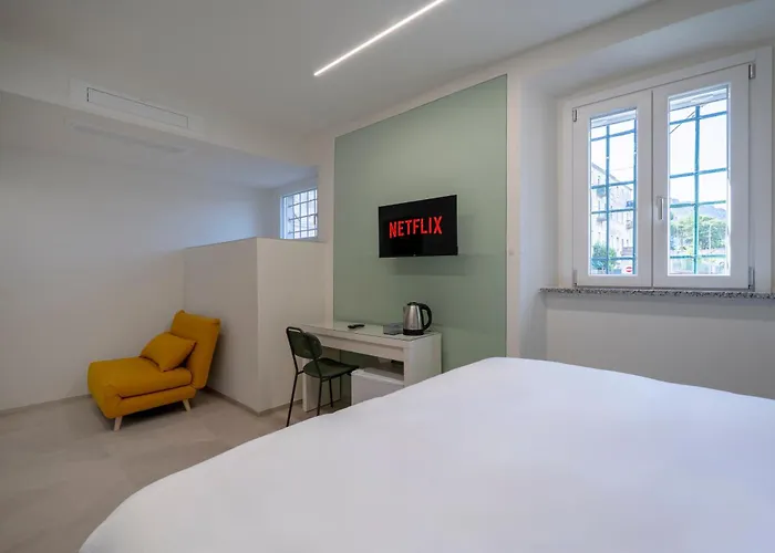 Апартаменты Front - 3 Bedrms With Ac, Free Parking And Wifi *