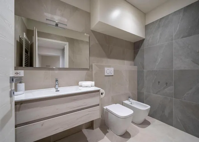 Front - 3 Bedrms With Ac, Free Parking And Wifi *