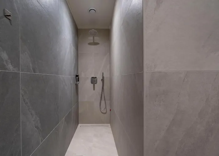 Апартаменты Front - 3 Bedrms With Ac, Free Parking And Wifi