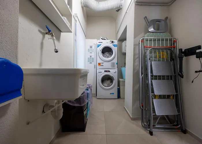 Front - 3 Bedrms With Ac, Free Parking And Wifi Appartamento Olginate