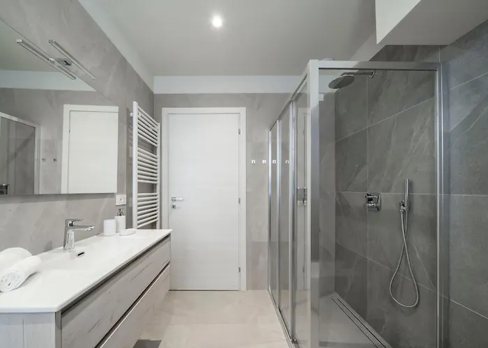 Front - 3 Bedrms With Ac, Free Parking And Wifi Lejlighed