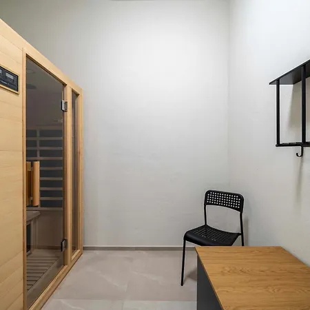 Apartament Front - 3 Bedrms With Ac, Free Parking And Wifi