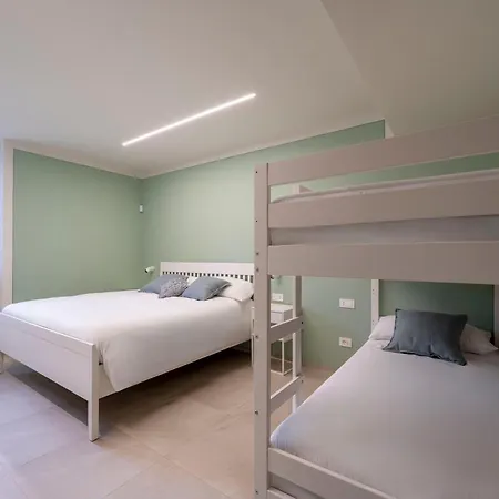 Front - 3 Bedrms With Ac, Free Parking And Wifi Apartament *