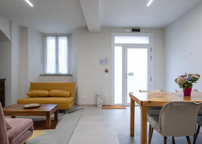 Front - 3 Bedrms With Ac, Free Parking And Wifi *