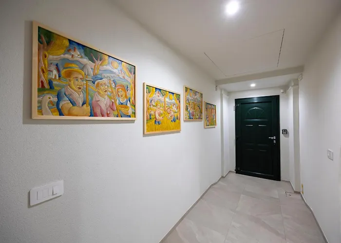 Front - 3 Bedrms With Ac, Free Parking And Wifi Apartman Olginate